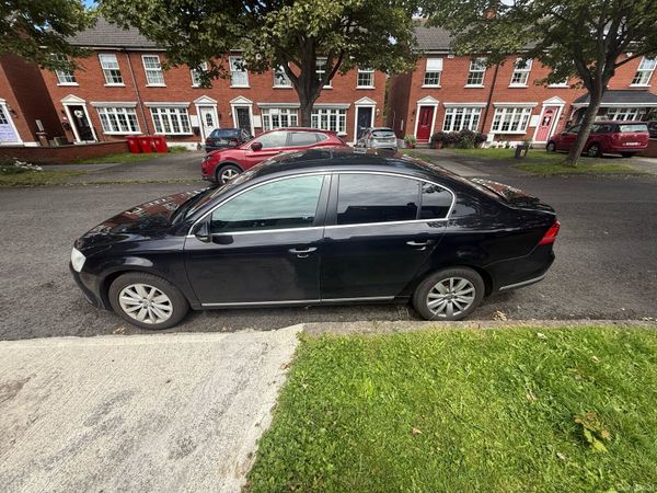 Volkswagen Passat Saloon, Petrol, 2012, Black