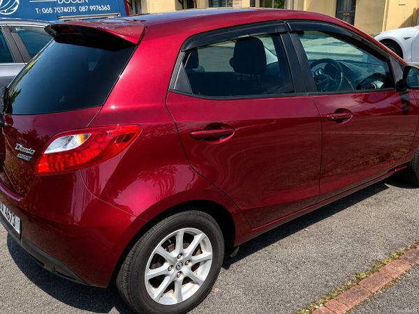 Mazda Demio MPV, Petrol, 2011, Red