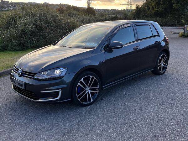 Volkswagen Golf Estate, Petrol Plug-in Hybrid, 2017, Black