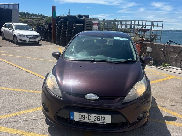 Ford Fiesta Hatchback, Petrol, 2009, Red