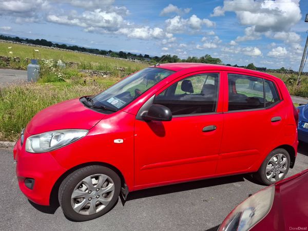 Hyundai i10 Hatchback, Petrol, 2012, Red