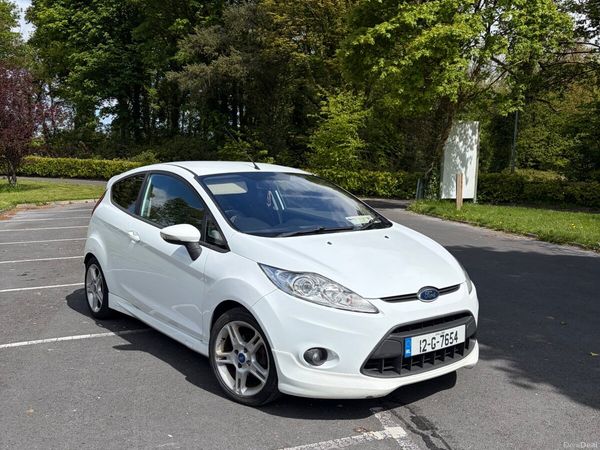 Ford Fiesta Hatchback, Diesel, 2012, White