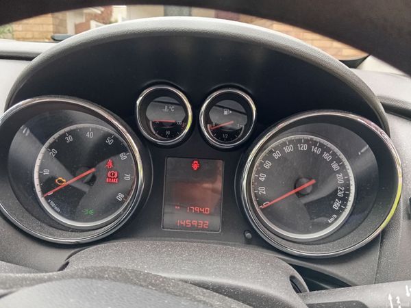 Opel Astra MPV, Petrol, 2012, Silver