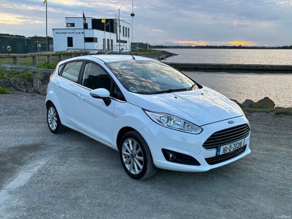 Ford Fiesta Hatchback, Petrol, 2016, White