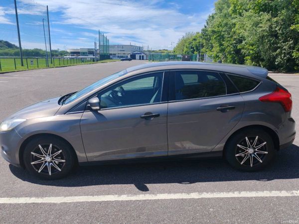 Ford Focus Hatchback, Petrol, 2012, Grey