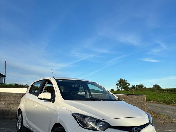Hyundai i20 Hatchback, Petrol, 2013, White