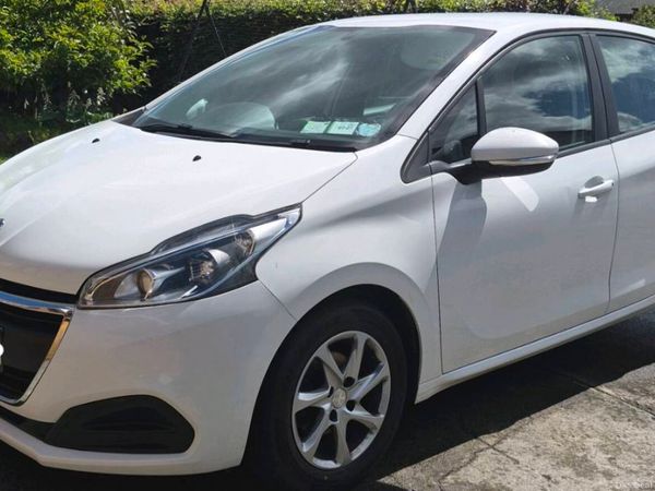 Peugeot 208 Hatchback, Diesel, 2016, White