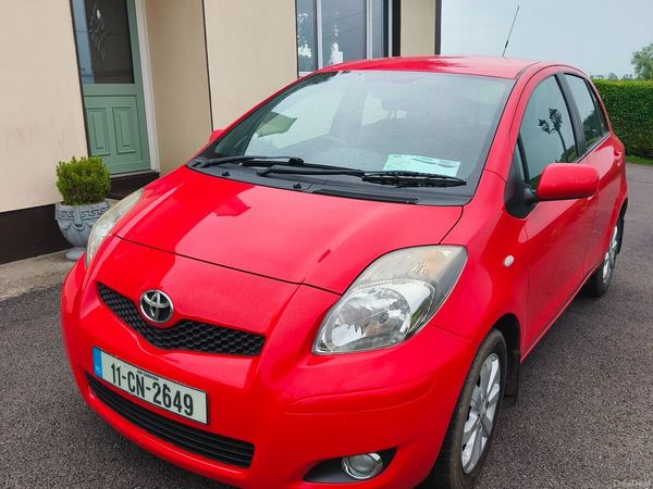 Toyota Yaris Hatchback, Petrol, 2011, Red