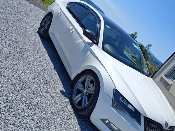 Skoda Superb Hatchback, Diesel, 2016, White
