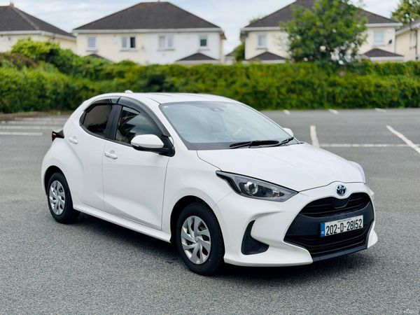 Toyota Yaris Hatchback, Petrol Hybrid, 2020, White