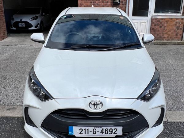 Toyota Yaris Hatchback, Petrol, 2021, White