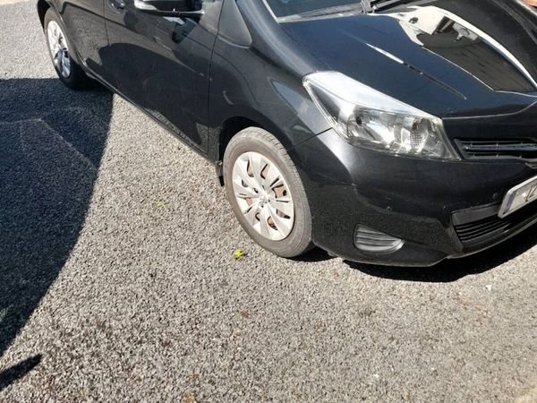 Toyota Yaris Hatchback, Petrol, 2012, Black
