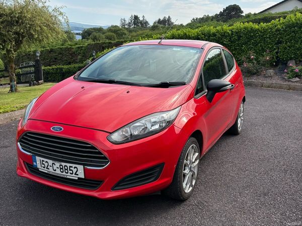 Ford Fiesta Hatchback, Petrol, 2015, Red
