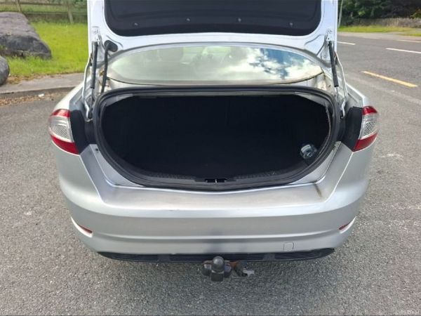 Ford Mondeo Saloon, Diesel, 2014, Silver
