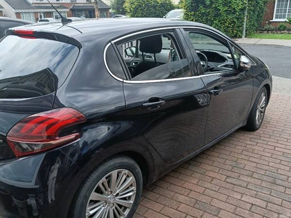 Peugeot 208 Hatchback, Petrol, 2017, Blue