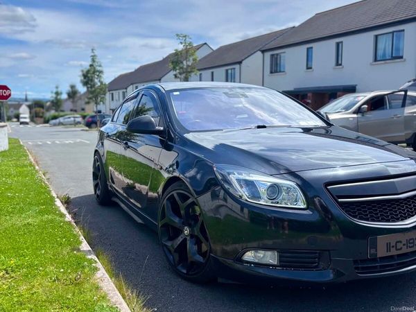 Vauxhall Insignia Hatchback, Diesel, 2011, Black