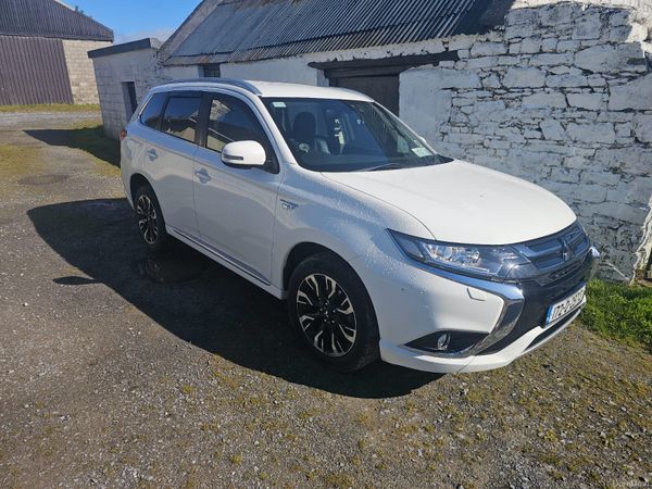 Mitsubishi Outlander SUV, Petrol Plug-in Hybrid, 2017, White