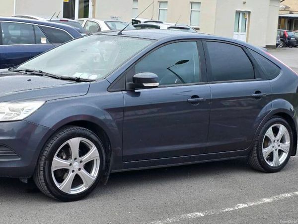 Ford Focus Hatchback, Petrol, 2009, Grey