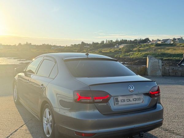 Volkswagen Jetta Saloon, Diesel, 2013, Grey