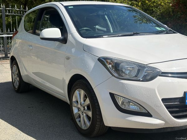 Hyundai i20 Hatchback, Petrol, 2013, White