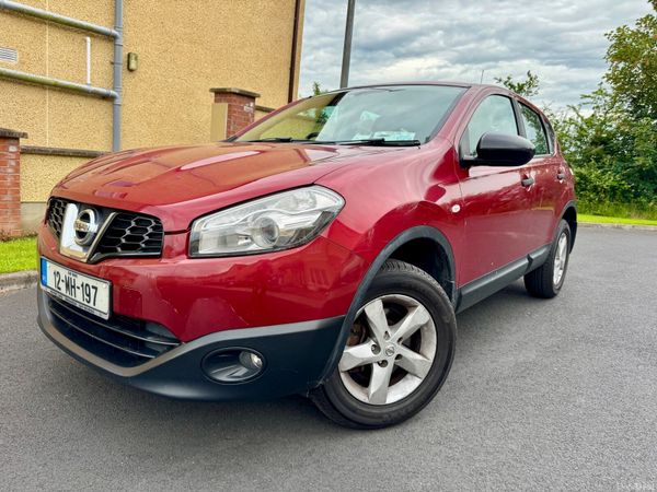 Nissan Qashqai Hatchback, Diesel, 2012, Red