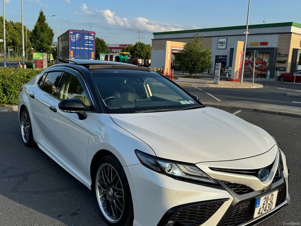 Toyota Camry Saloon, Petrol Hybrid, 2021, White