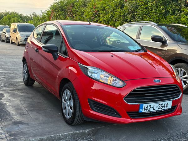 Ford Fiesta Hatchback, Petrol, 2014, Red
