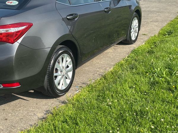 Toyota Corolla Saloon, Diesel, 2016, Grey