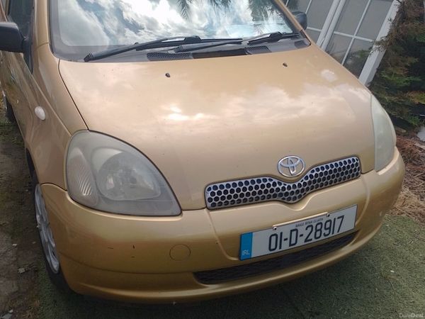 Toyota Yaris Hatchback, Petrol, 2001, Yellow