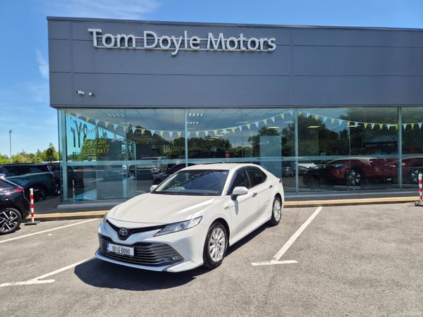 Toyota Camry Saloon, Petrol Hybrid, 2018, White