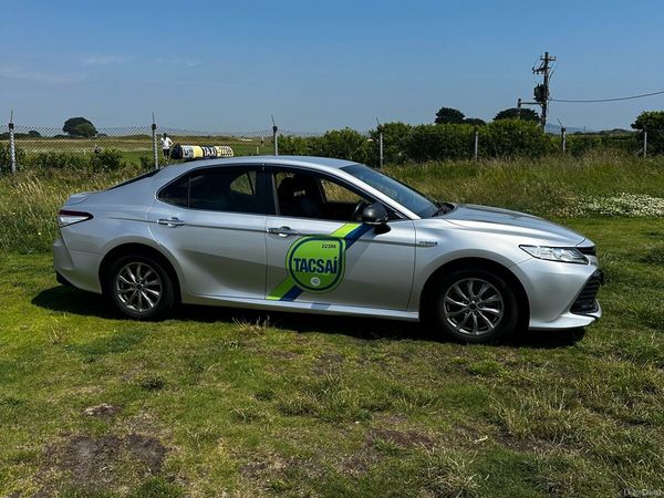 Toyota Camry Saloon, Petrol Hybrid, 2018, Silver