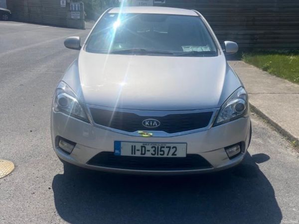 Kia Ceed Hatchback, Diesel, 2011, Silver
