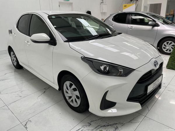 Toyota Yaris Hatchback, Petrol Hybrid, 2023, White