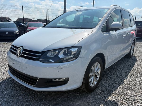 Volkswagen Touran MPV, Petrol, 2018, Blue