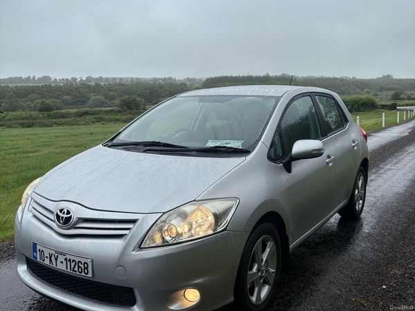Toyota Auris Hatchback, Petrol, 2010, Silver