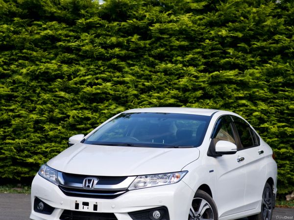 Honda Grace Saloon, Petrol Hybrid, 2015, White