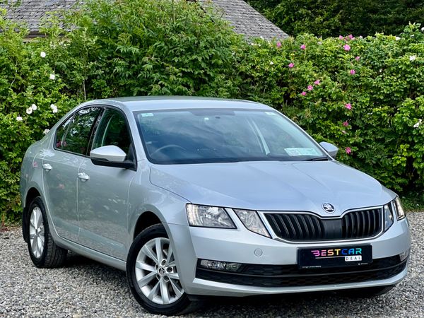 Skoda Octavia Saloon, Petrol, 2018, Grey