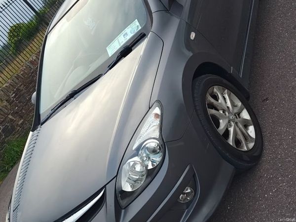 Hyundai i30 Hatchback, Diesel, 2011, Grey
