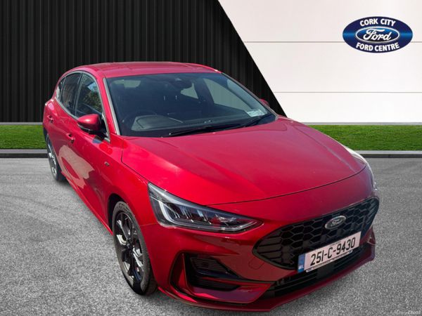 Ford Focus Hatchback, Petrol Hybrid, 2025, Red