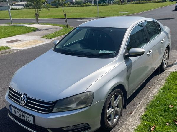 Volkswagen Passat Saloon, Diesel, 2011, Silver