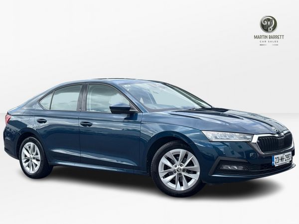 Skoda Octavia Hatchback, Petrol, 2023, Blue