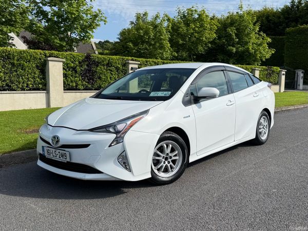 Toyota Prius Hatchback, Petrol Hybrid, 2016, White