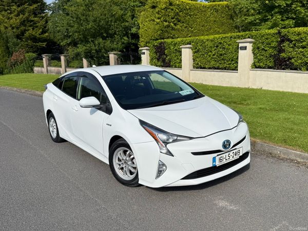 Toyota Prius Hatchback, Petrol Hybrid, 2016, White