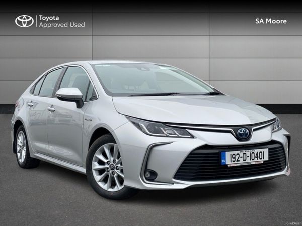 Toyota Corolla Saloon, Petrol Hybrid, 2019, Silver