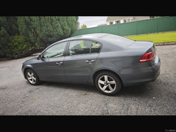 Volkswagen Passat Saloon, Diesel, 2011, Grey