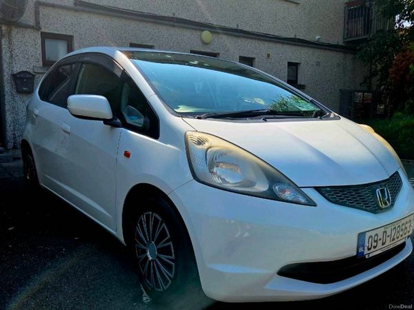 Honda Fit Hatchback, Petrol, 2009, White
