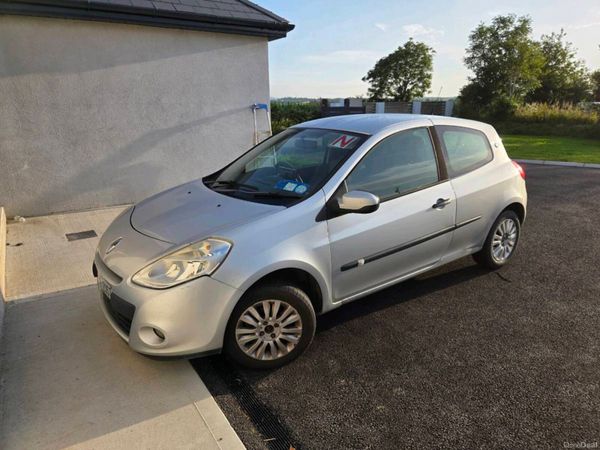 Renault Clio Hatchback, Diesel, 2010, Silver