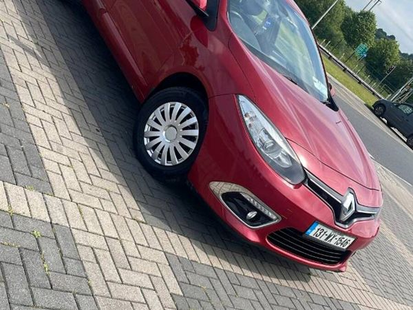 Renault Fluence Saloon, Diesel, 2013, Red