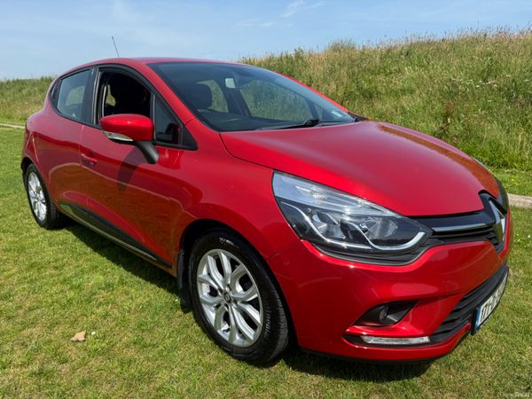 Renault Clio Hatchback, Petrol, 2017, Red