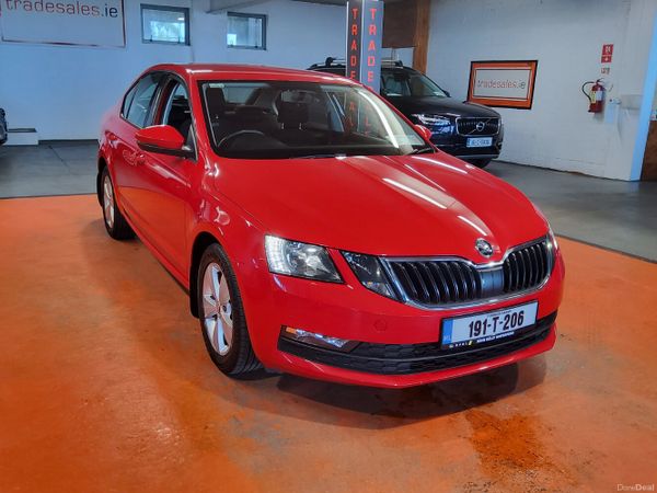 Skoda Octavia Saloon, Diesel, 2019, Red
